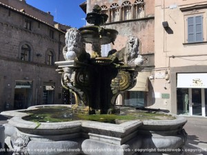 Fontana piazza delle Erbe nella melma