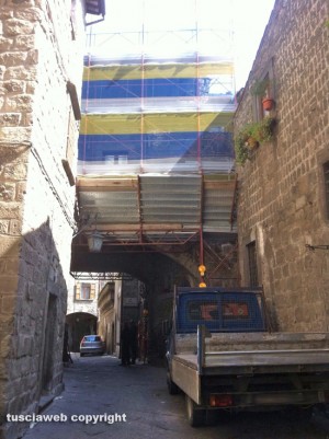Viterbo - Impalcature a via San Pellegrino