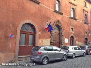 Tuscania - Parcheggio selvaggio in via della Libertà