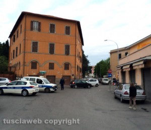 Viterbo - Crolla il tetto della porta del Carmine