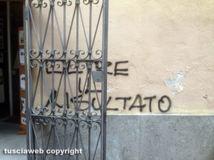 Viterbo - Scritte sui muri a via Saffi