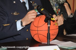 La firma del pallone da basket
