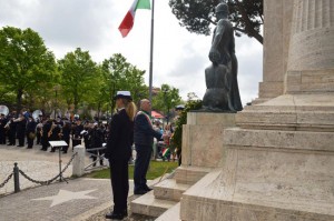 Tarquinia - Il sindaco Mazzola al monumento ai caduti 