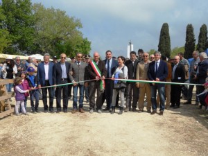 Tarquinia - Festa della Merca - Il taglio del nastro con il sindaco Mazzola