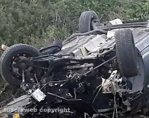 Monte Romano - L'auto ribaltata sull'Aurelia bis
