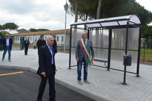 Tarquinia - L'assessore Ranucci e il sindaco Mazzola inaugurano la nuova area di sosta all’Iiss “V. Cardarelli”