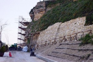 Tarquinia - Lavori alla rupe sotto alla chiesa di santa Maria in Castello