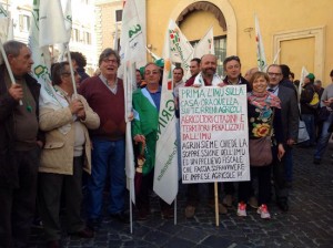 Roma - Agrisieme in piazza a Montecitorio