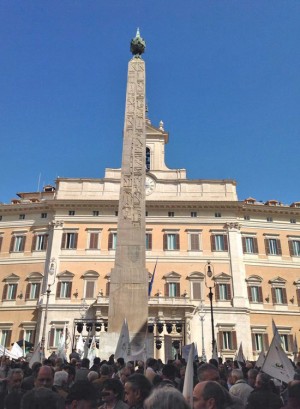Roma - Agrisieme in piazza a Montecitorio