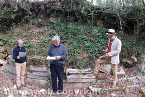 Pietro Benedetti, Olindo Cicchetti e Roberto Pecci provano tra le rovine di piazza Maggiore