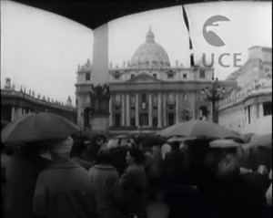 Roma 1956 - Piazza San Pietro il giorno di Pasqua
