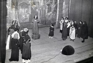 La rappresentazione di santa Rosa al teatro dell'Unione nel 1952