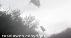 Gallese - Il salvataggio del quarantunenne caduto in un burrone