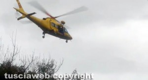 Gallese - Il salvataggio del quarantunenne caduto in un burrone