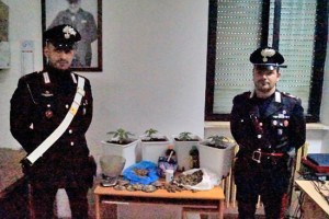 Il materiale sequestrato dai carabinieri 