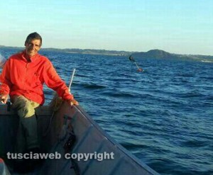 Bolsena - Luigi Dottarelli al lavoro sulla sua barca