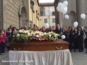 I palloncini fatti volare al funerale di Emanuele Bramini 