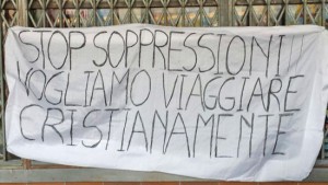 Lo striscione della manifestazione del comitato pendolari di Orte