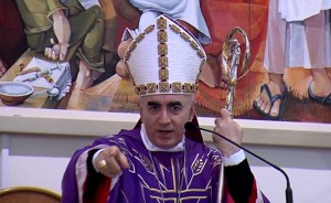 Il vescovo di Noto Antonio Staglianò