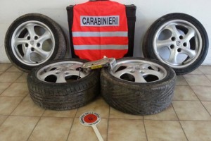 Gli oggetti rubati sequestrati dai carabinieri di Capranica