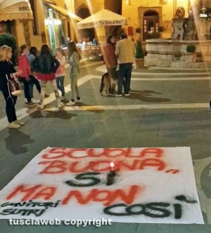 Sutri - Fiaccolata contro la riforma della scuola
