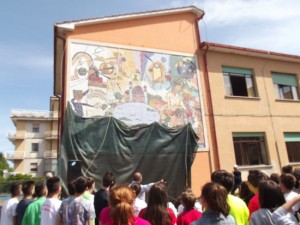 Montefiascone - L'inaugurazione del mosaico alla scuola secondaria di primo grado “Alessandro Manzoni”