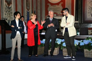 Viterbo - Paola Moscucci e Mario Brutti premiano il vincitore del Certamen viterbiense