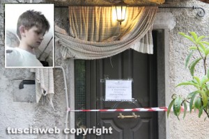 Soriano nel Cimino - La casa sotto sequestro e nel riquadro il piccolo Edoardo