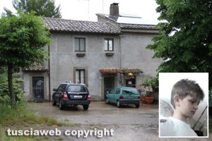 Soriano nel Cimino - La casa sotto sequestro e nel riquadro il piccolo Edoardo