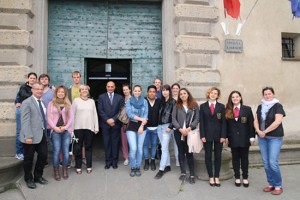 Caprarola - Il gruppo con il sindaco e la dirigente dell'istituto alberghiero 