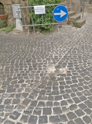Viterbo - Il divieto su via Pianoscarano 