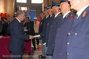 Viterbo - Il questore Suraci premia i poliziotti