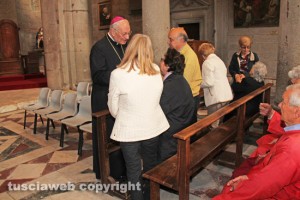 Viterbo - I funerali di monsignor Francesco Zarletti - Il vescovo Lino Fumagalli con i familiari