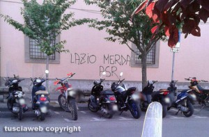 Viterbo - Piazza Crispi - Scritte sul muro del Museo civico