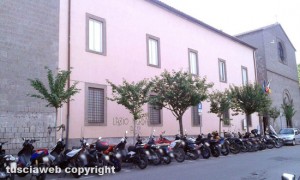 Viterbo - Piazza Crispi - Scritte sul muro del Museo civico