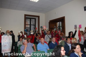 Viterbo - L'incontro sulle province con il sottosegretario Angelo Rughetti - L'irruzione degli insegnanti