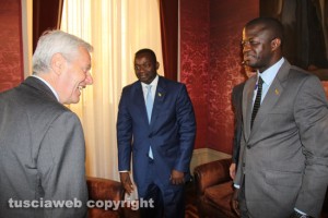 Viterbo -  Il ministro del commercio del Senegal, Alioune Sarr con il sindaco Michelini