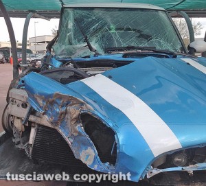 Viterbo - Mortale in via Santa Maria in Gradi - La Mini Cooper distrutta
