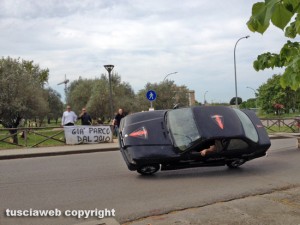 Viterbo - Santa Barbara - Festa di primavera - L'acrobazia di un'auto