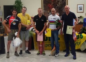 La premiazioni della gara di ciclismo a cronometro