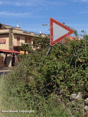 Tuscania - La segnaletica e il decoro
