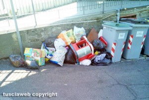 Viterbo - Rifiuti in via San Biele
