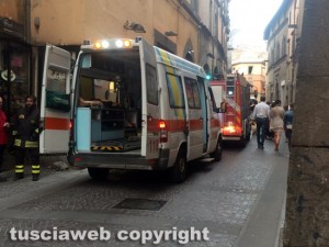 Viterbo - Autoambulanza nel centro storico