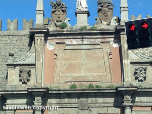Viterbo - Erbacce su Porta Romana