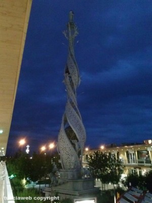 Milano - Expo - La macchina di santa Rosa spenta