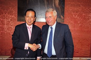 L'ambasciatore cinese Li Ruiyu e il sindaco Michelini