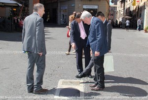 L'ambasciatore cinese Li Ruiyu a piazza delle Erbe