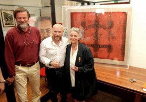 La presentazione della prima bandiera del Pci restaurata da tre donne della Tessili Antichi di Viterbo