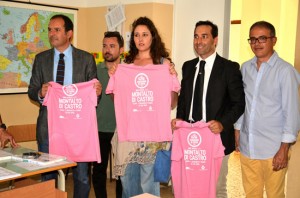 Montalto di Castro - Sergio caci consegna le maglie rosa del Giro d'Italia