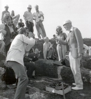 Gli scavi ad Acquarossa del re  di Svezia Gustavo VI Adolfo - Foto Jan Mark dal libro Kungen som Grävde